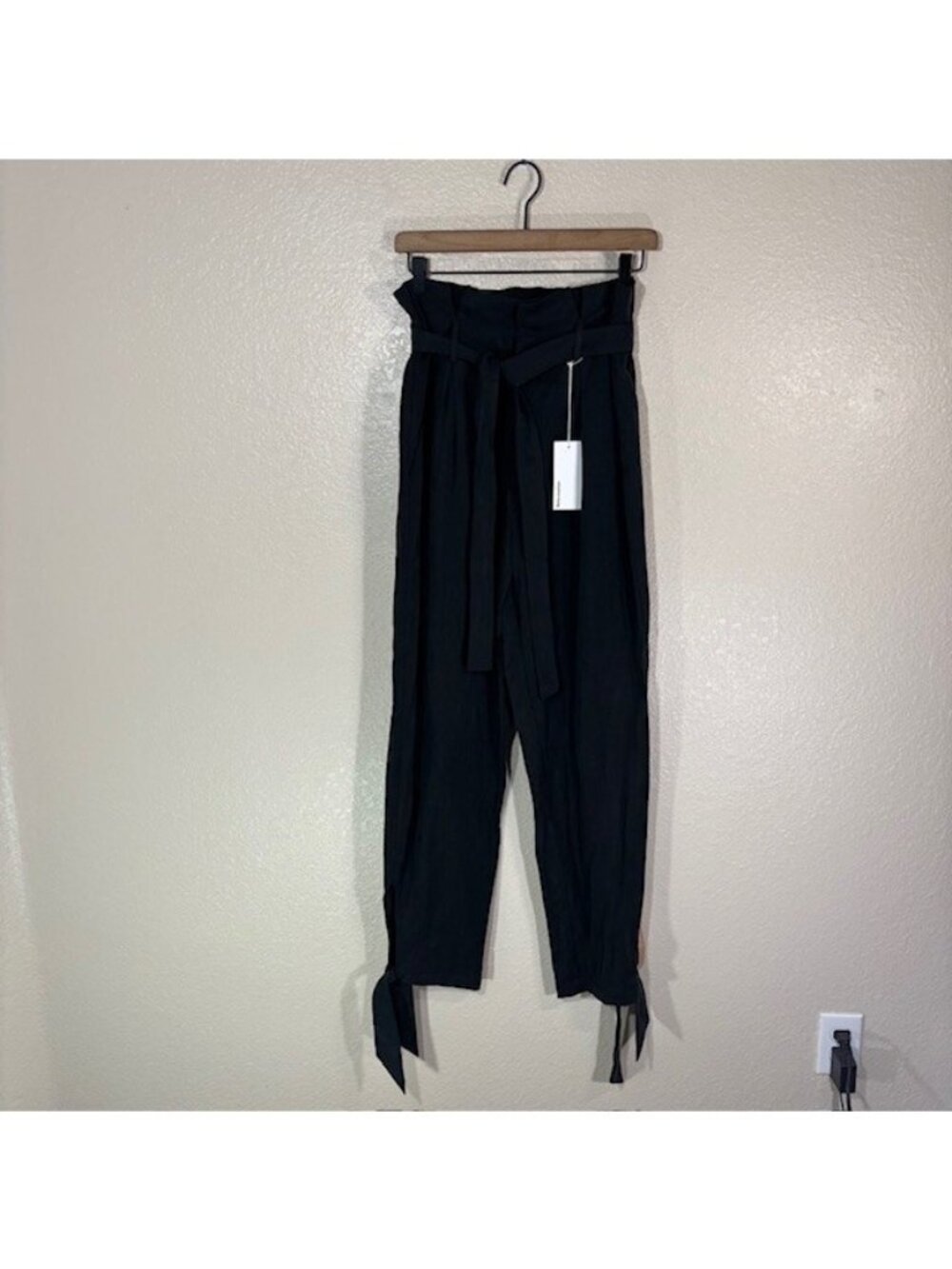 Reformation Avalon in Black Belted Paperbag Tie Ankle Pants 6 $178 NEW